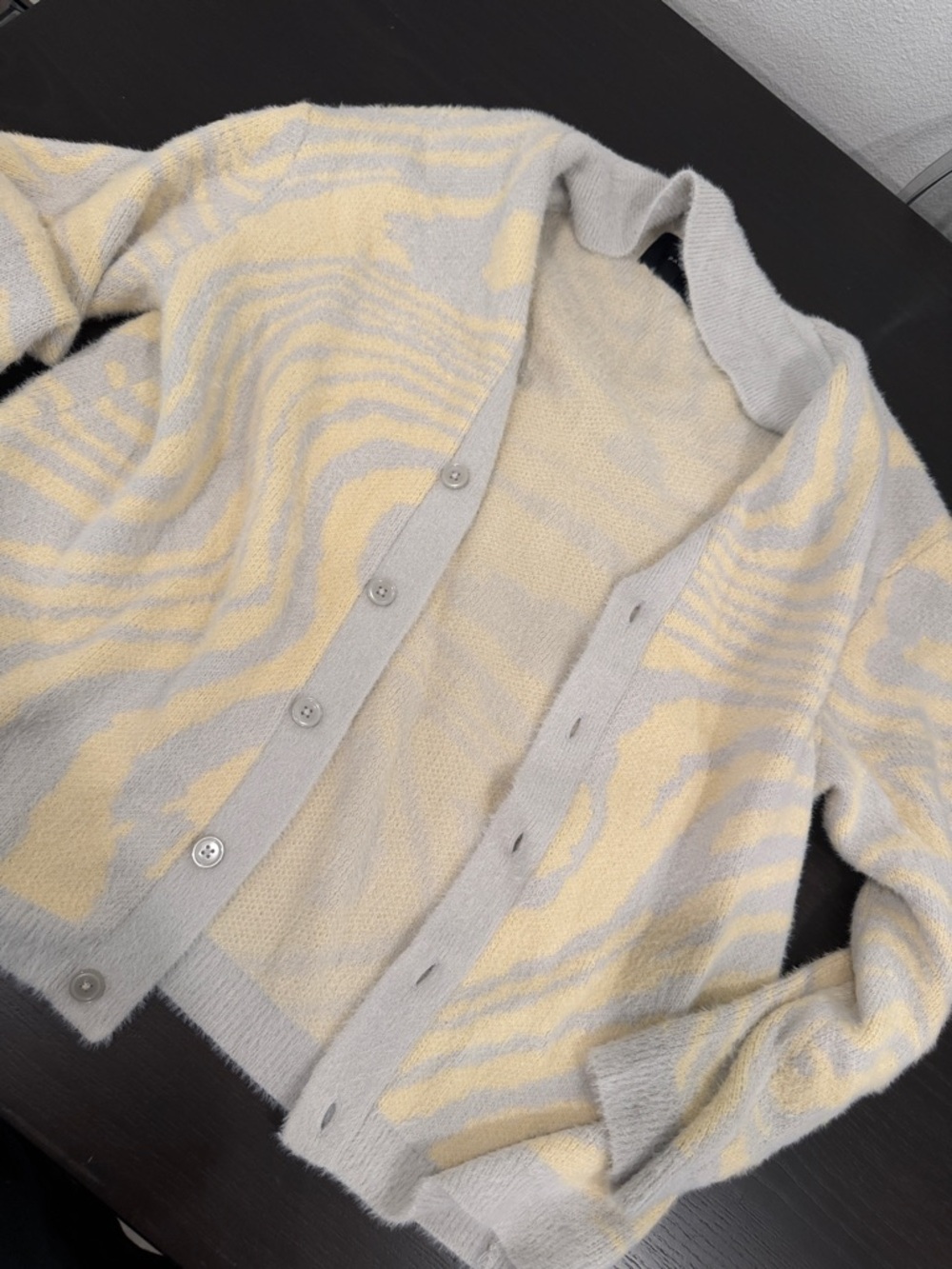 PacSun Women's Button-Up Cardigan in Pale Yellow and Light Gray Swirl